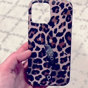 iPhone 12/12 pro loopy case!! Used 5 times.Cute leopard print with black loopy!